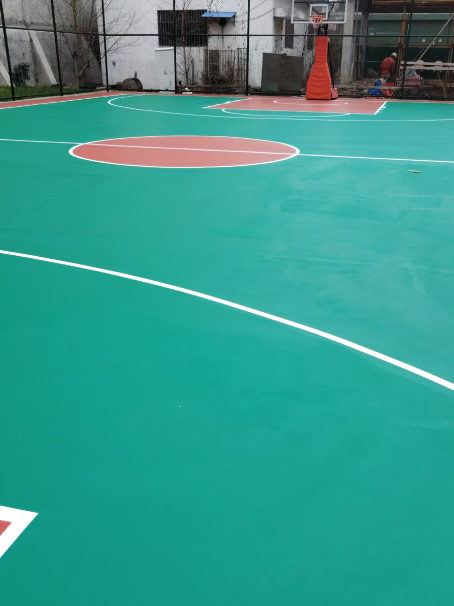 潢川 球场长期使用易出现地面开裂